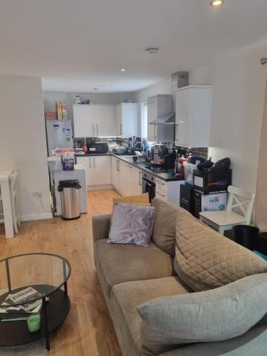 Alibon Apartment | Fabulous two bedroom flat with concierge