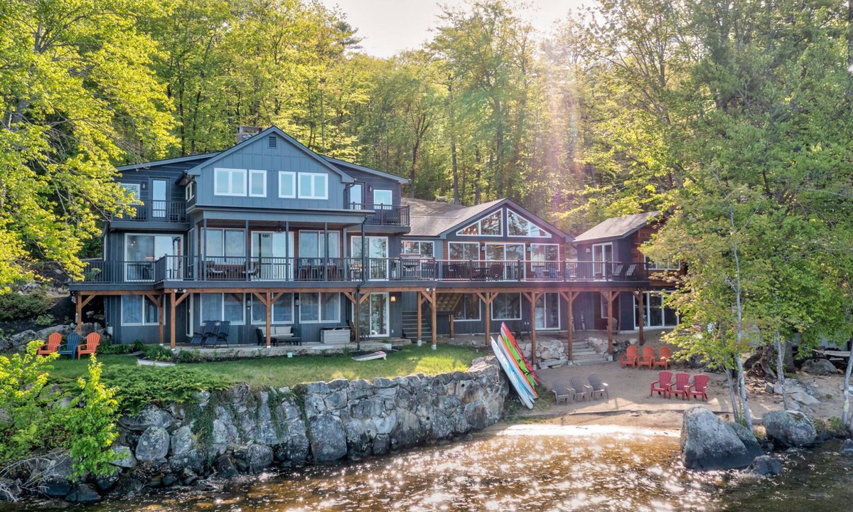 Bridgton House | Fabulous Waters Edge with Sandy exclusive beach