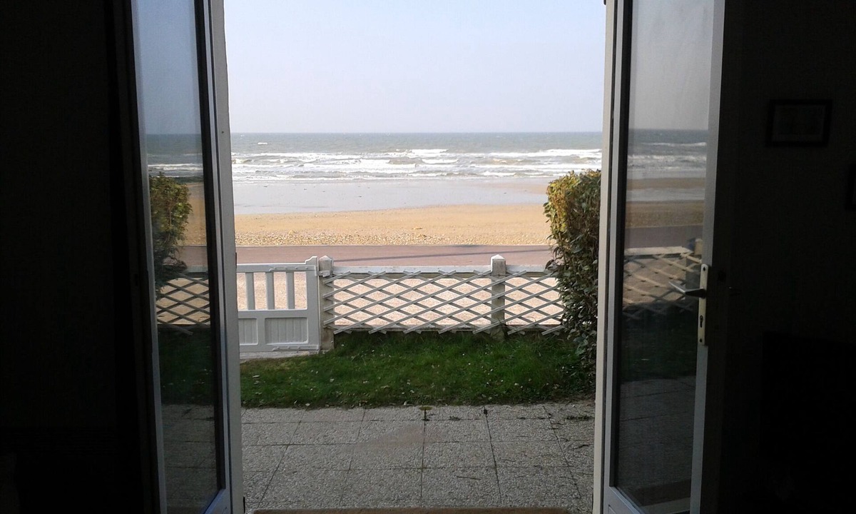 Normandy Landing Beaches Apartment | FACE AND DIRECT SEA ACCESS, F2 + GARDEN - 4 people