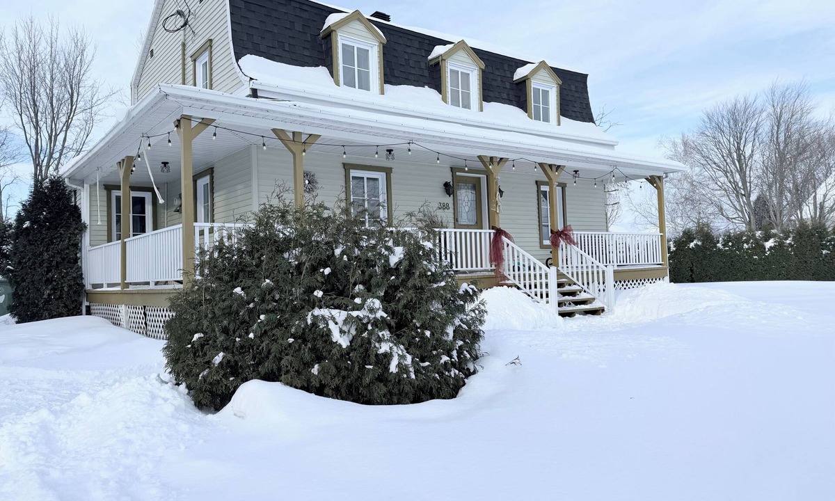 Deschambault-Grondines House | Face au Fleuve