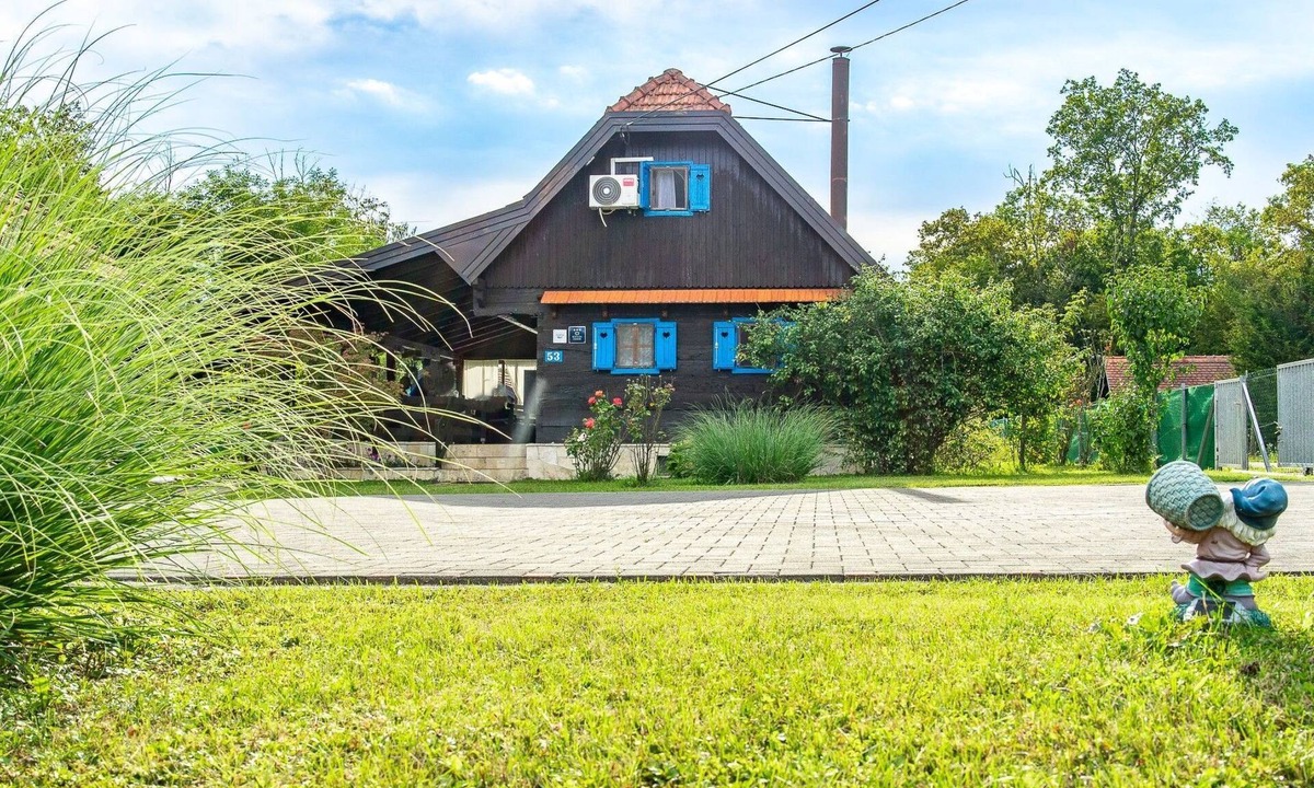 Gladovec Pokupski House | Fachwerkhaus "Ferienhaus Monto" by Interhome