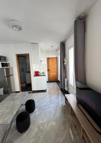 Riquet Stalingrad Apartment | Facile dacces a Paris 2 pieces lumineux