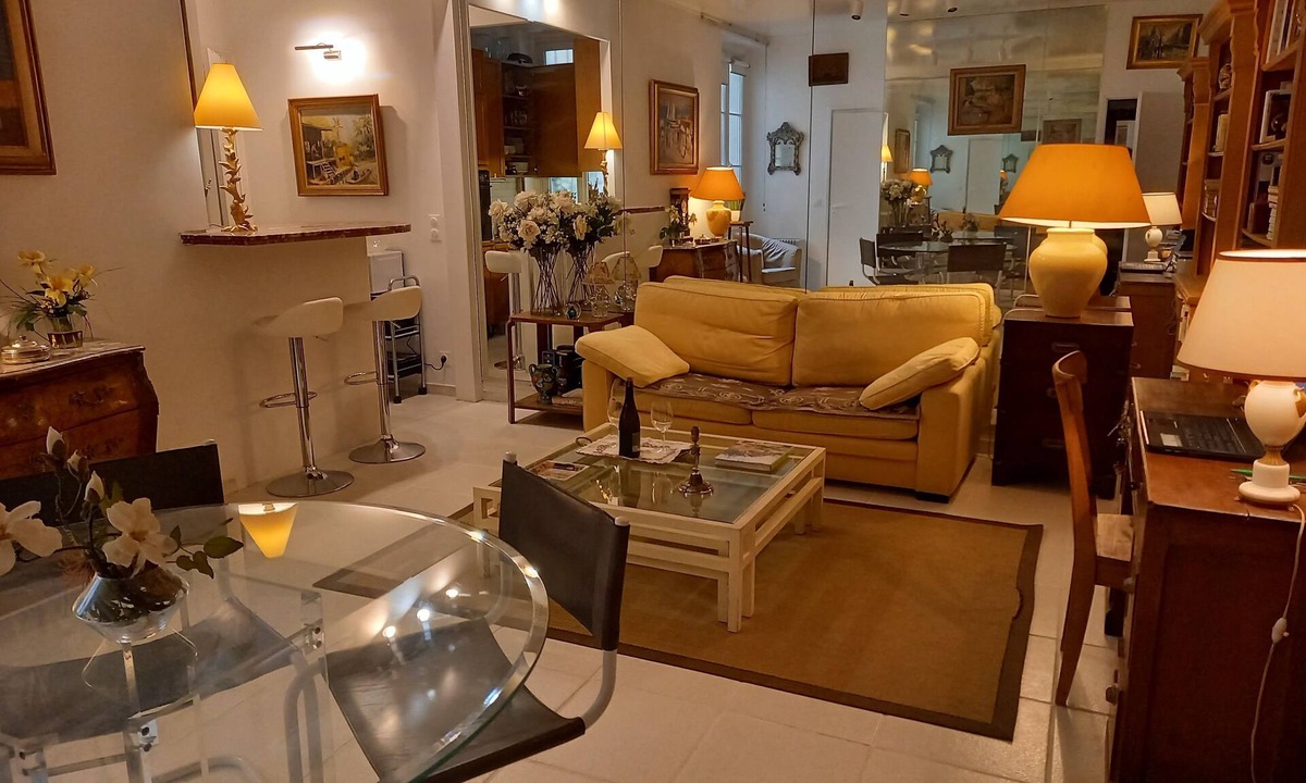 7th Arrondissement Apartment | Facing the Invalides dome