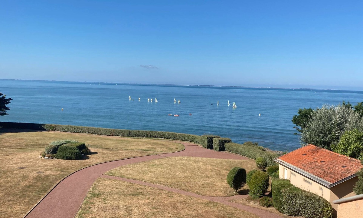 Pornic Apartment | FACING THE SEA, Very nice apartment T2, large balcony and beach below