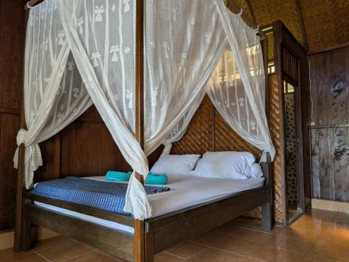 Batudaka Island Hotel | Fadhila Cottages Togean Dive Resort