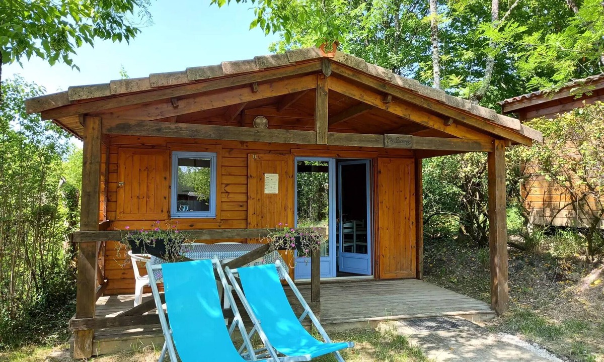 Montpezat-de-Quercy Ski Chalet | Faillal Campsite* - 3 room chalet 5 people