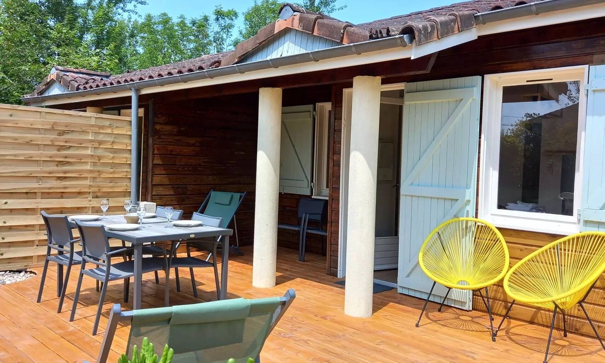 Montpezat-de-Quercy Villa | Faillal Campsite* - Premium Cottage 6 people