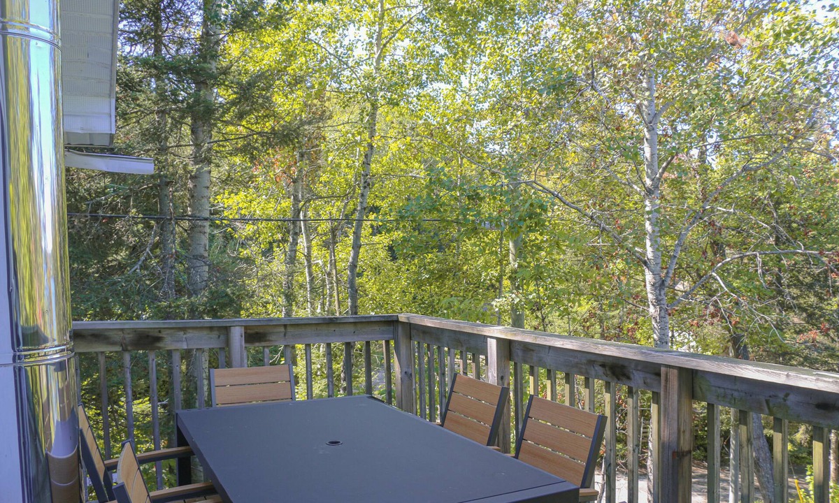 Nairn Centre Cottage | Fairbank Views & Lakeside Dining