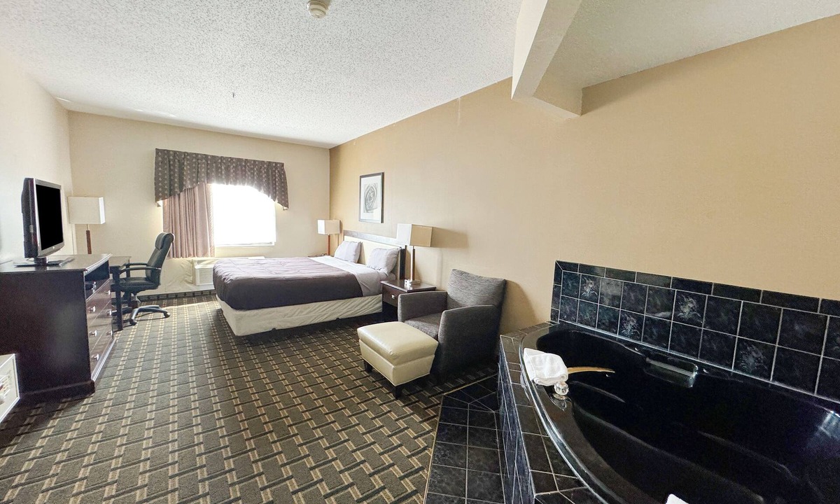 Batavia Hotel | FairBridge Inn & Suites Batavia - Darien Amusement Park
