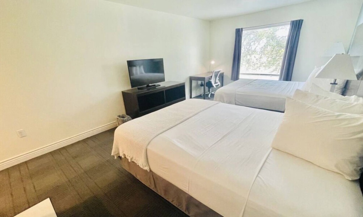 Cuero House | FairBridge Inn & Suites Cuero, 2 Double Queen With Kitchenette, Free Parking!