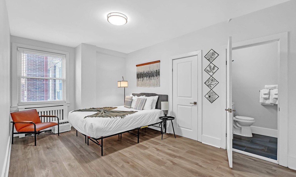 Spruce Hill Apartment | Fairfax Apartments 603 Spacious 1 Bed 1 Bth