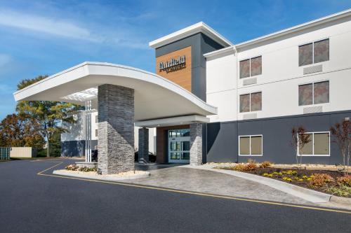 Greenbrier East Hotel | Fairfield by Marriott Inn & Suites Chesapeake