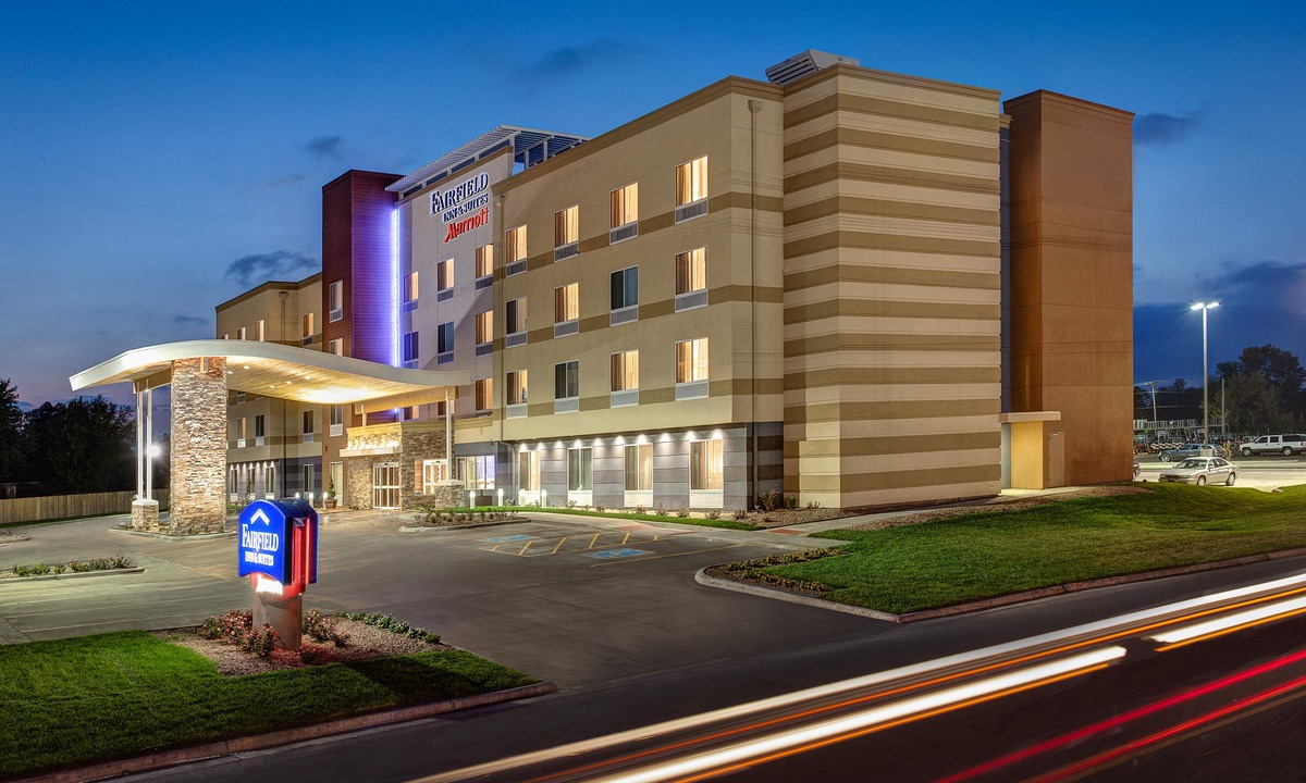 Hutchinson Hotel | Fairfield Inn and Suites Hutchinson