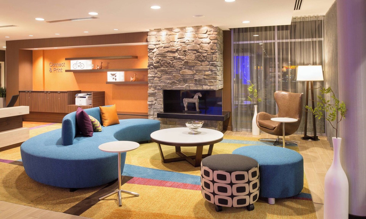 Burlington Hotel | Fairfield Inn & Suites by Marriott Burlington