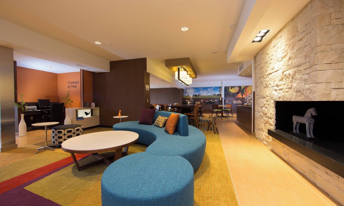 Burlington Hotel | Fairfield Inn & Suites by Marriott Burlington