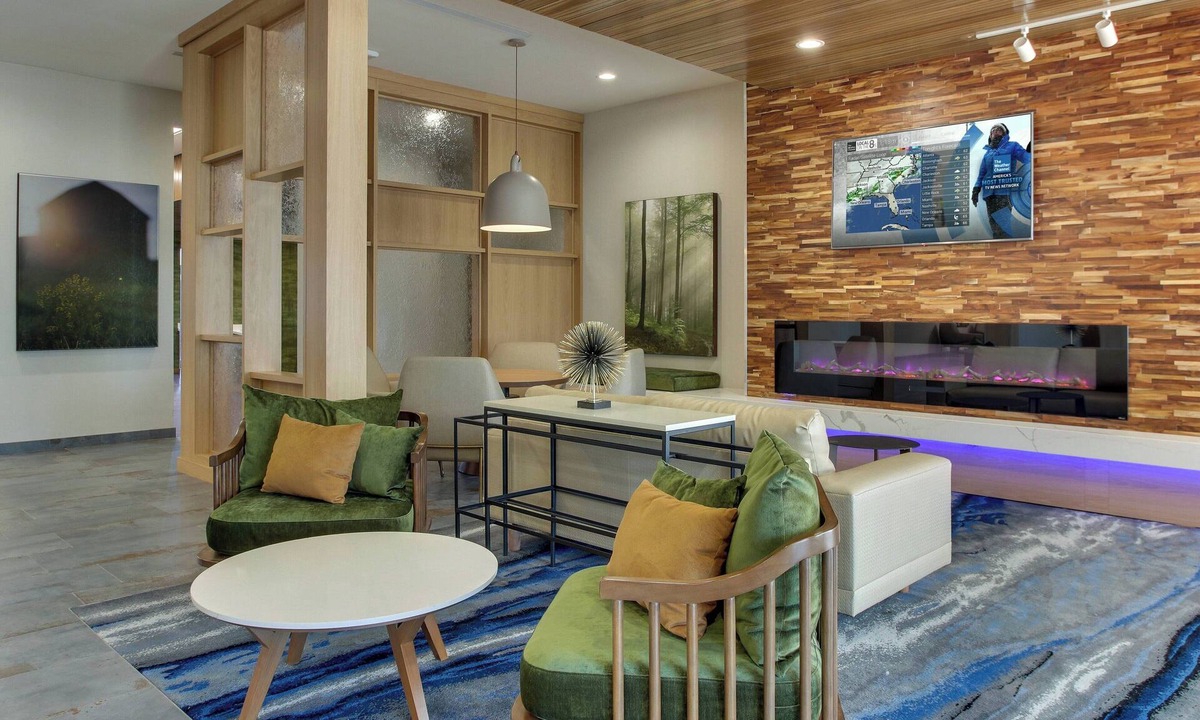 Garden Oaks Hotel | Fairfield Inn & Suites by Marriott Houston Brookhollow