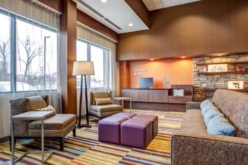 Holyoke Hotel | Fairfield Inn & Suites by Marriott Springfield Holyoke