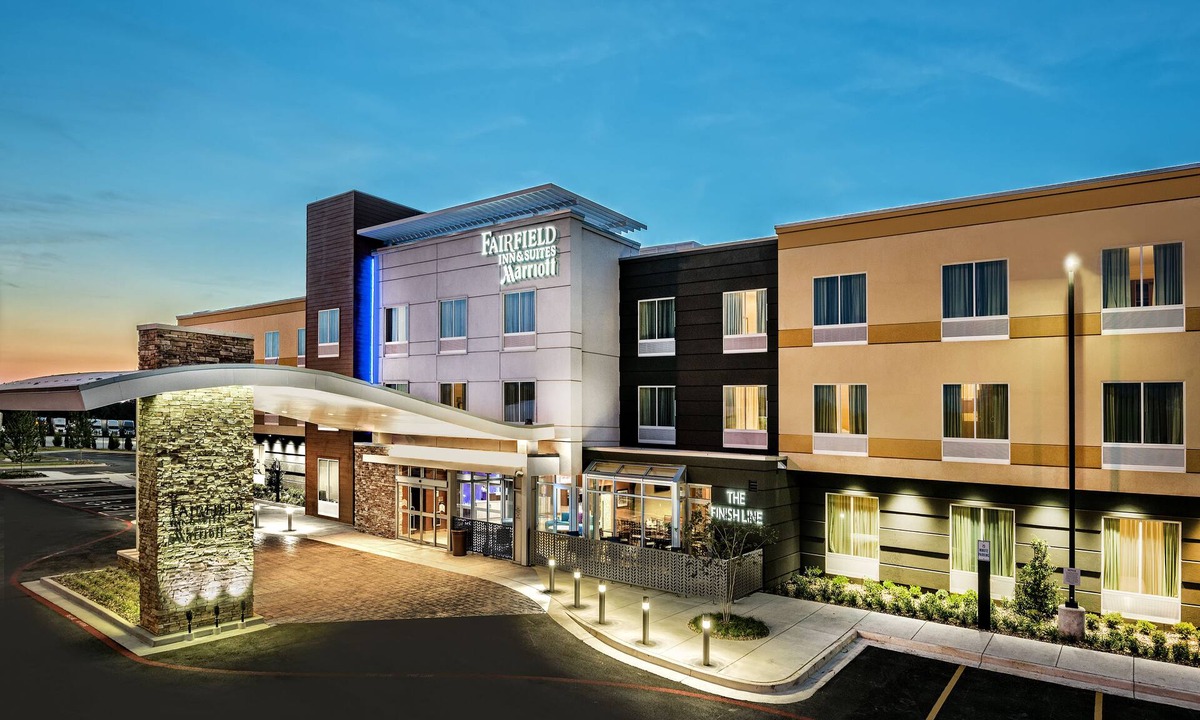 Van Hotel | Fairfield Inn & Suites by Marriott Van Canton Area