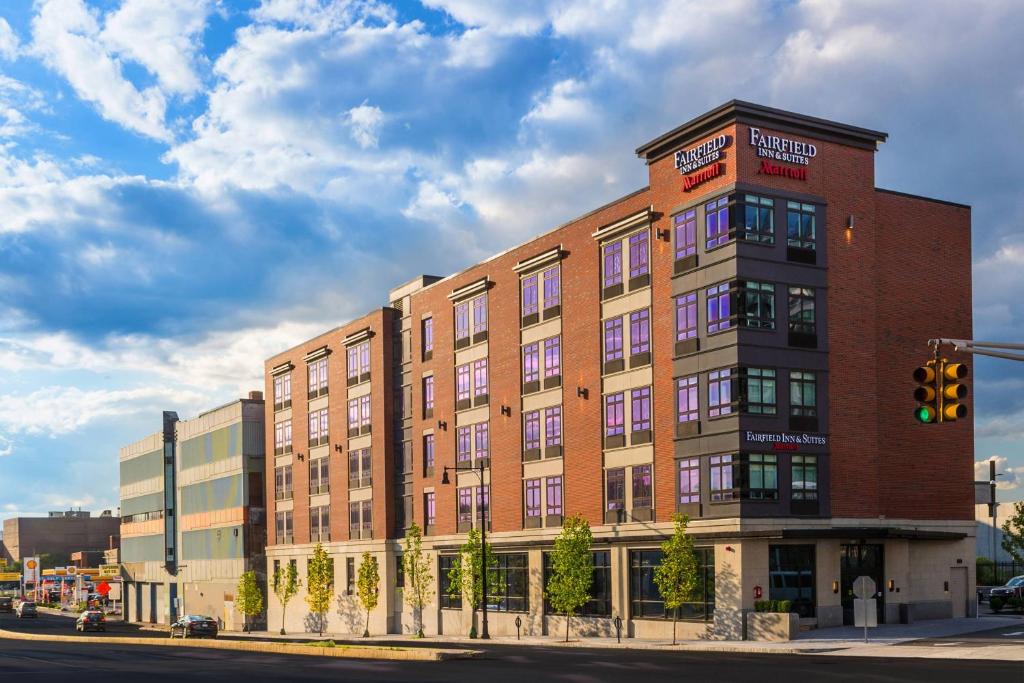 East Cambridge Hotel | Fairfield Inn & Suites by Marriott Boston Cambridge