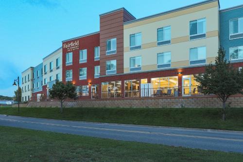 Upper Peninsula Michigan Hotel | Fairfield Inn & Suites Marquette