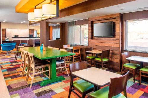 Peru Hotel | Fairfield Inn & Suites Peru
