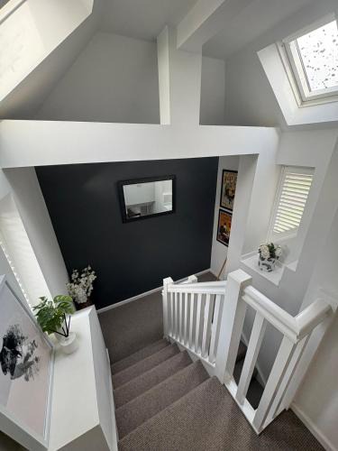 Kettering House | Fairfield Large 4 Bed Log Fire