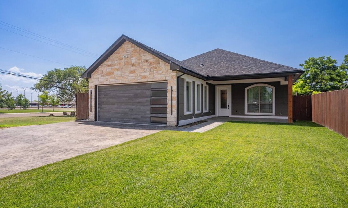 Amarillo House | Fairfield Place - Amarillo's Executive Destination