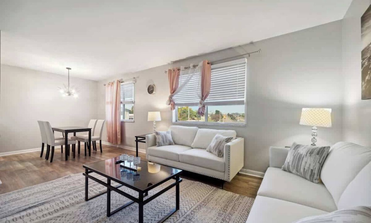 Lansing Apartment | Fairlane #6 | Classy Cool & Chic