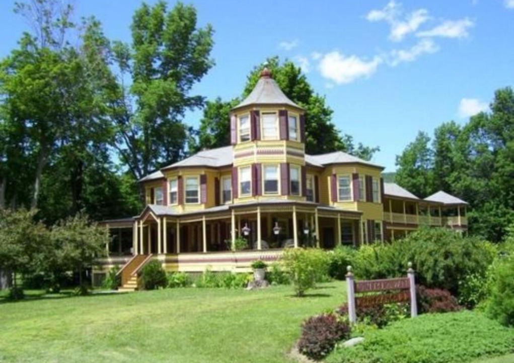 Hunter Bed & Breakfast | Fairlawn Inn