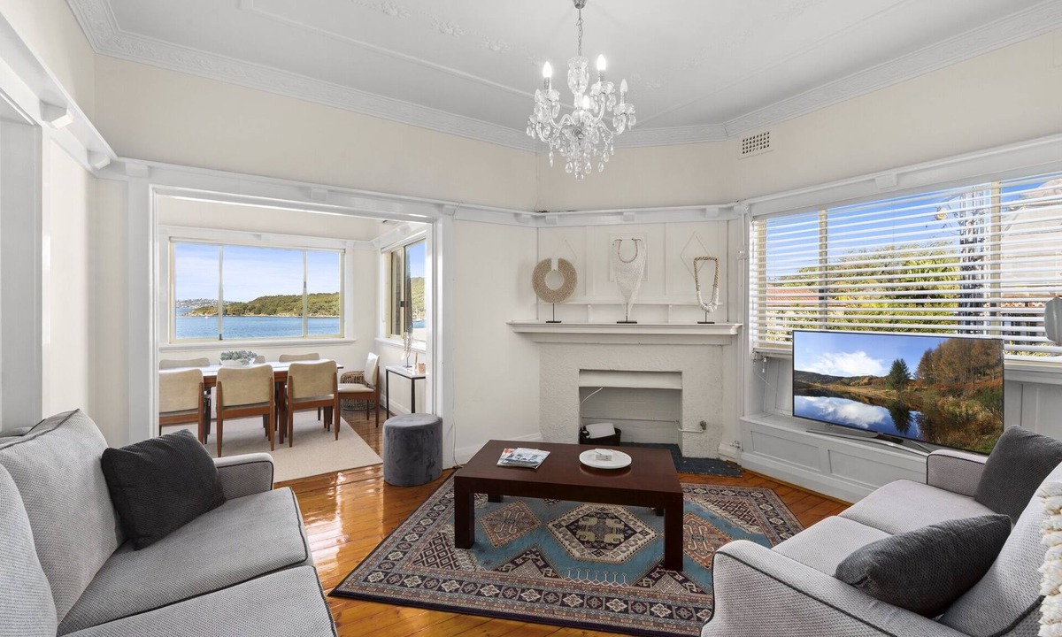 Fairlight Apartment | Fairlight 2-Bed Apartment Steps from the Beach