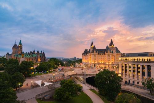 Byward Market - Parliament Hill Hotel | Fairmont Chateau Laurier Gold Experience