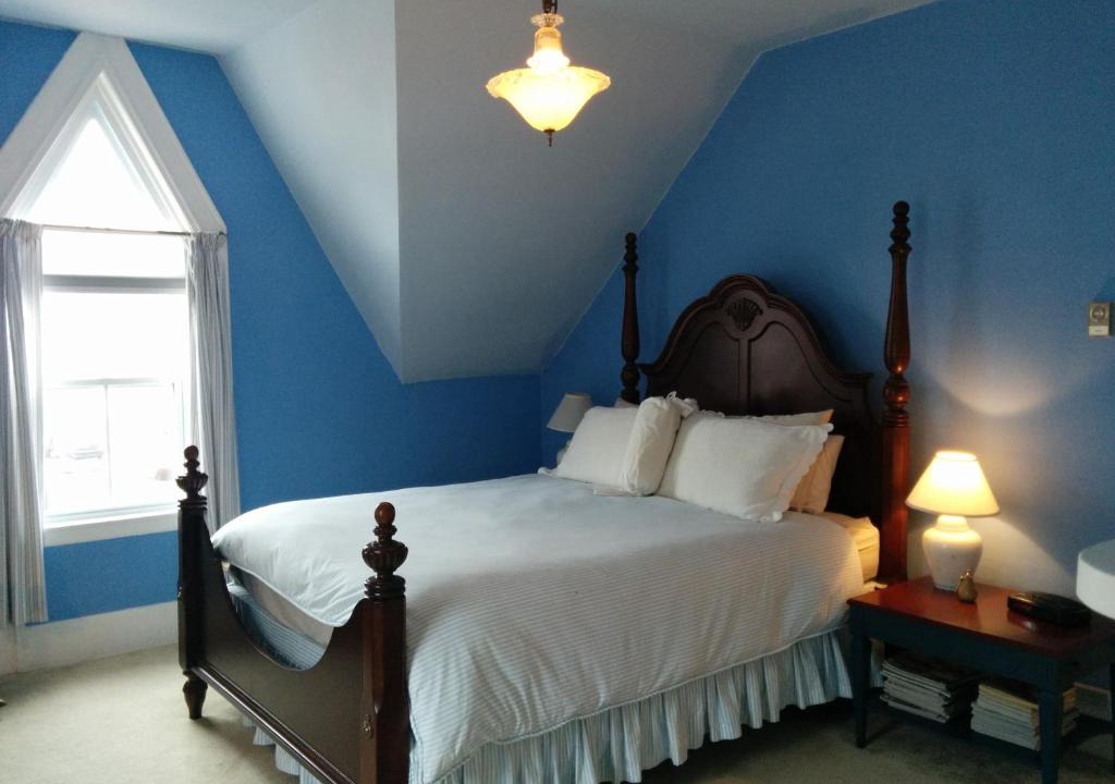 Mahone Bay Bed & Breakfast | Fairmont House Bed & Breakfast