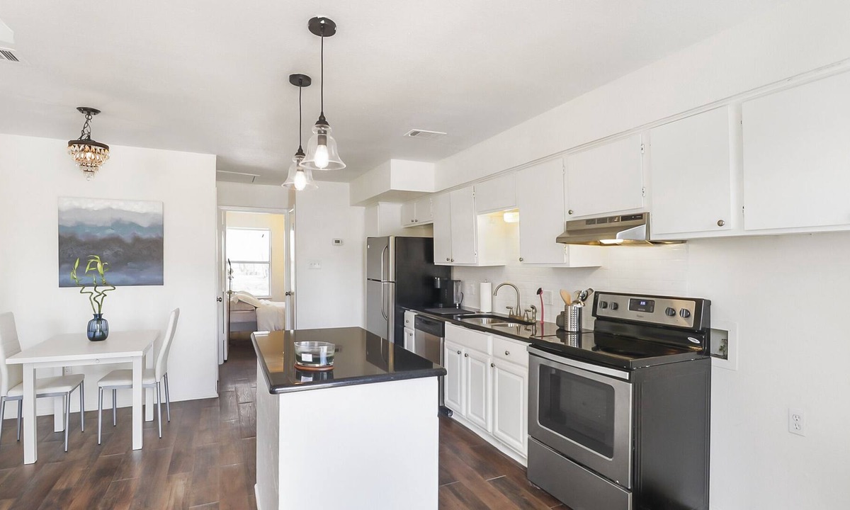 Fairmount House | Fairmount Bungalow - 5 min from hospitals, downtown