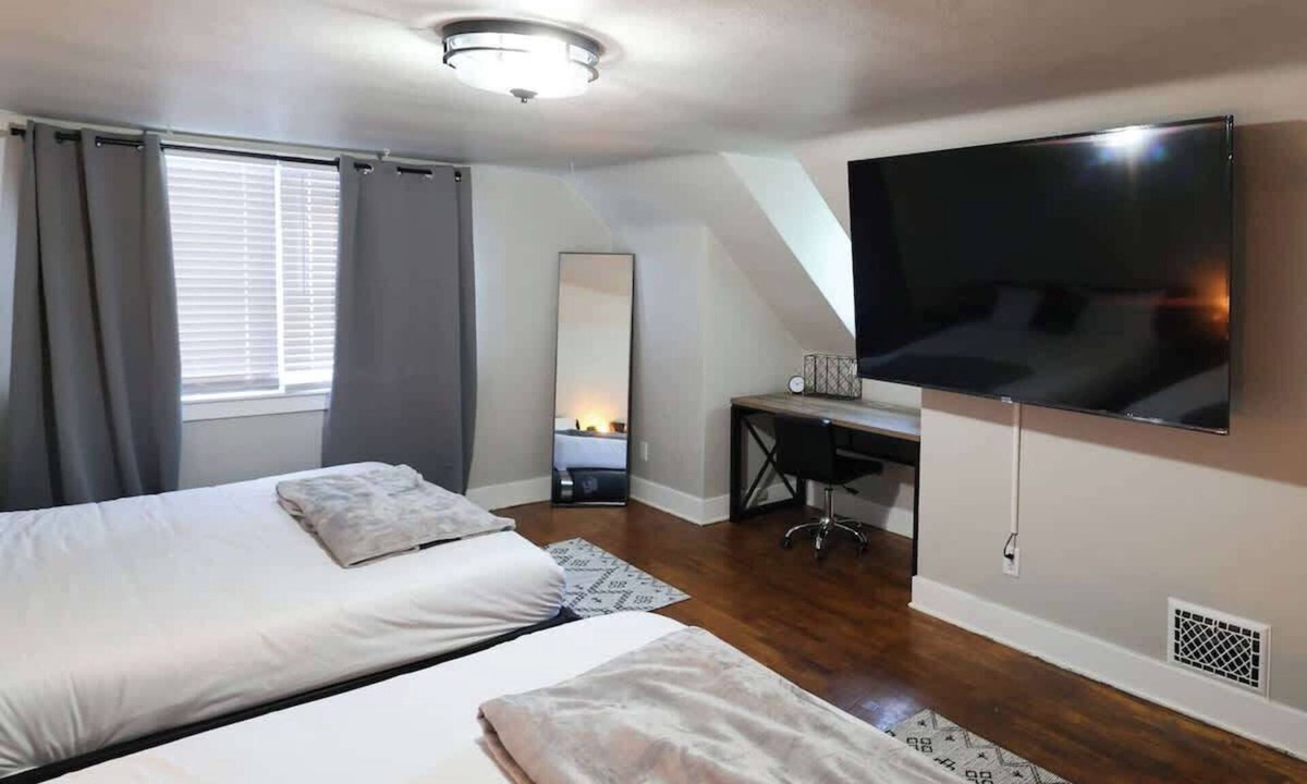 Lansing House | Fairview I 5 Beds I 2 Kitchens