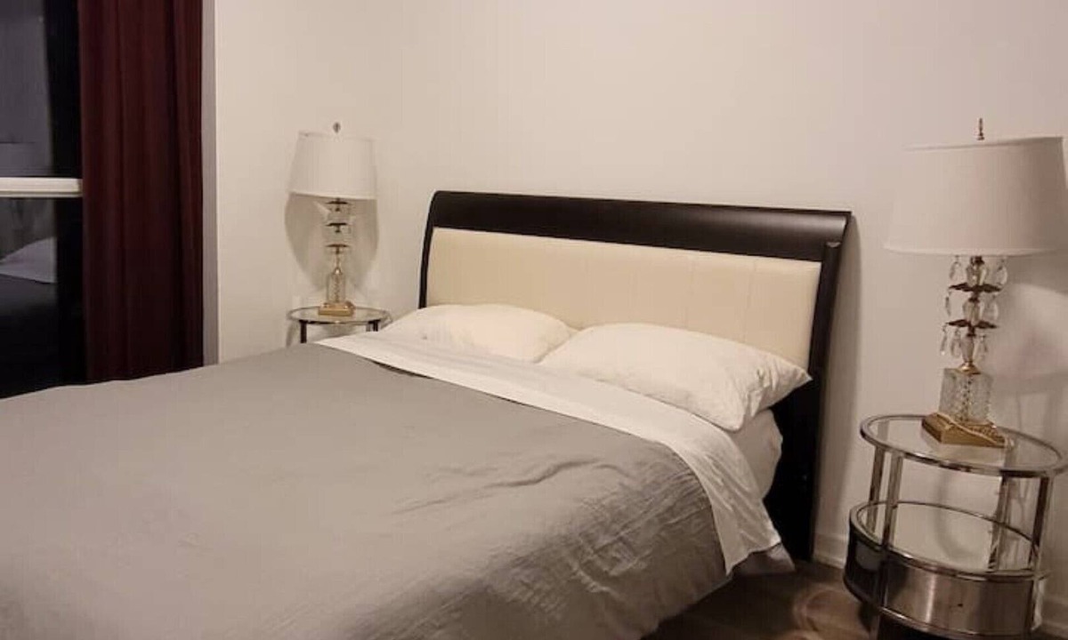 Henry Farm Condo | Fairview Mall& Don mills Subway longterm 2+2Condo