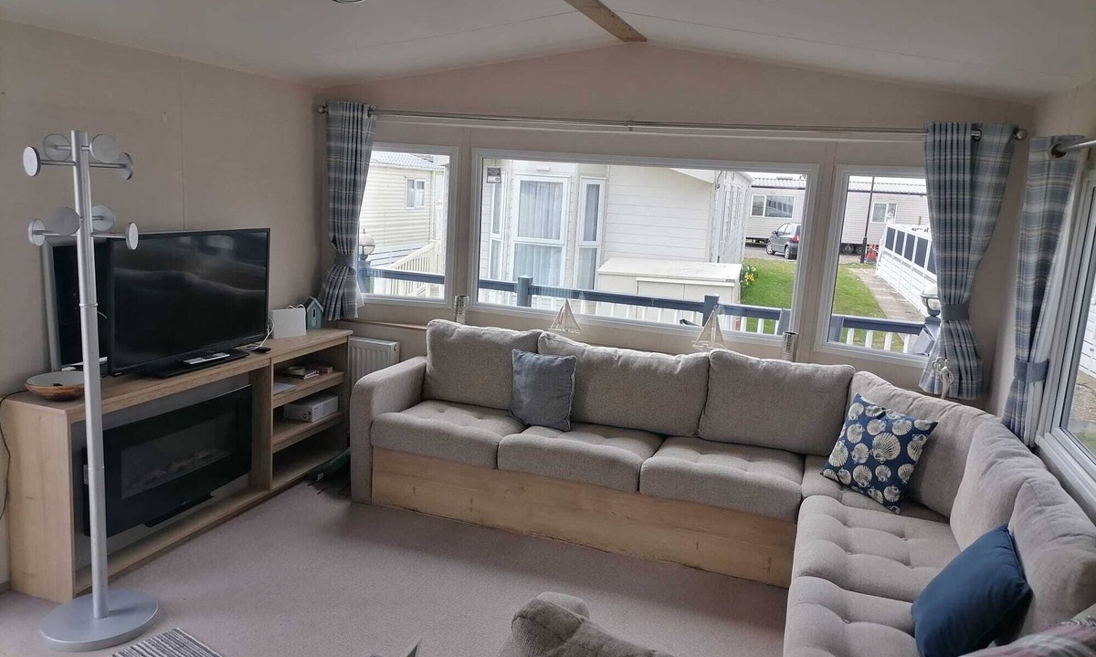 Rye Harbour House | Fairview - with enclosed decking