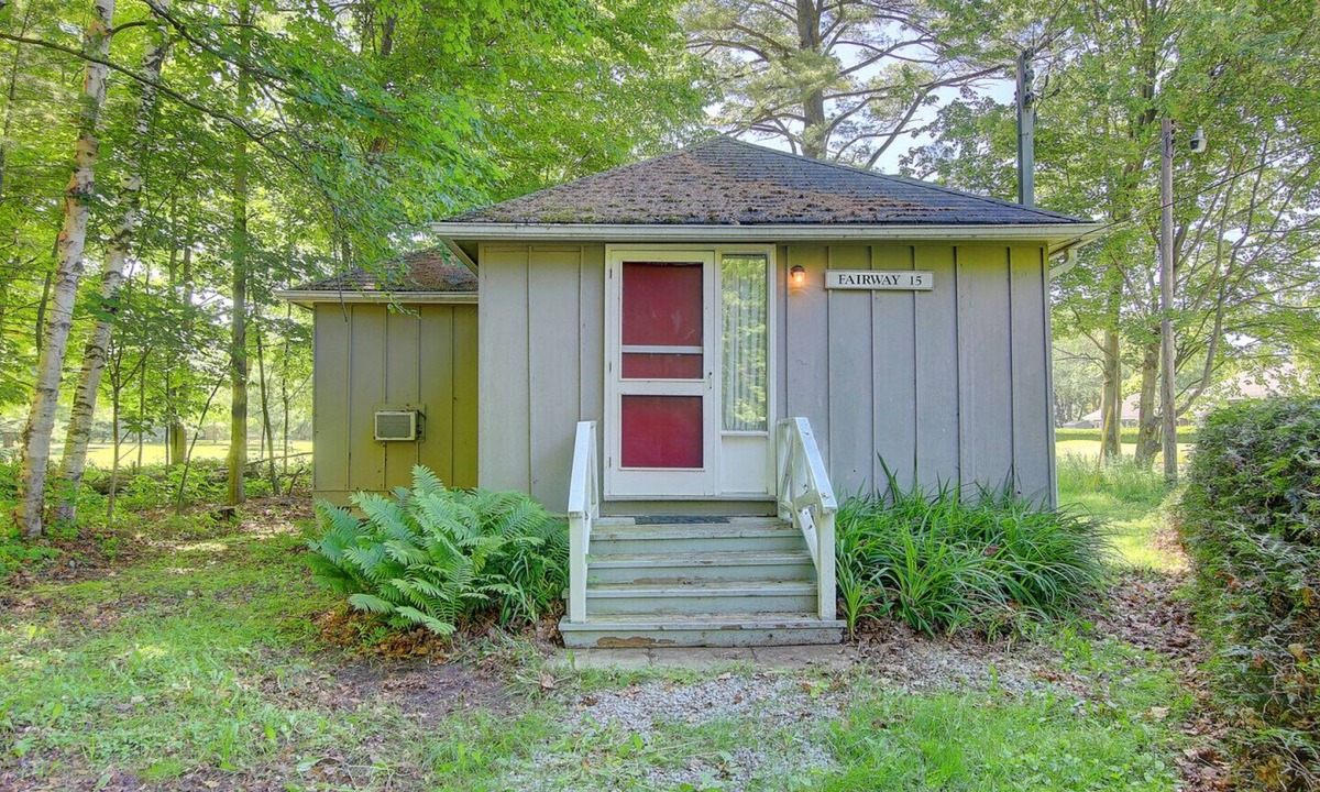 Sutton Ski Chalet | Fairway cottage at Jackson Point