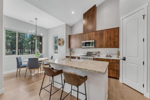 Williams House | Fairway Luxury Mountain Retreat