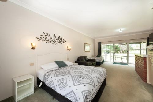 Tocumwal Hotel | Fairway Views Motor Inn