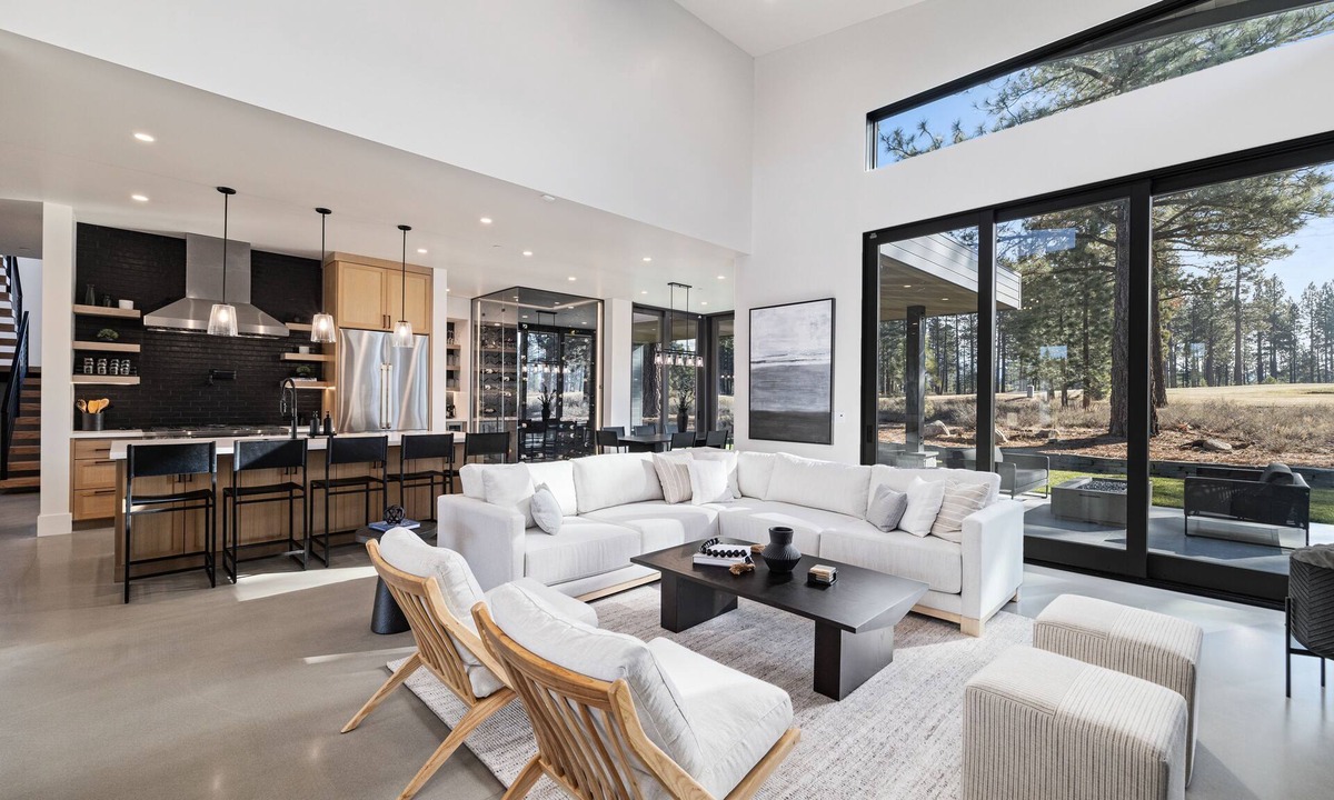 Truckee Villa | Fairway Vistas - Luxury Gray's Crossing Retreat with Private Hot Tub, Gym & Media Room