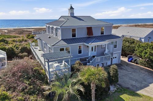 Caswell Beach House | Fairwinds by Oak Island Accommodations