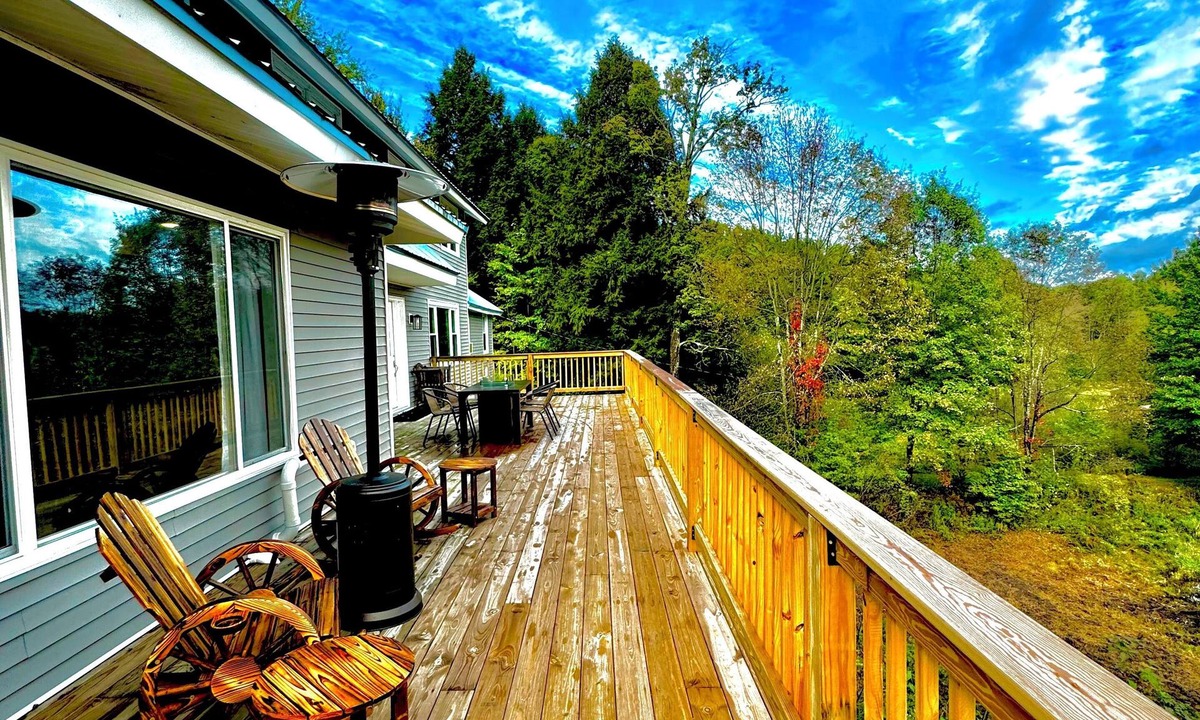Cleveland House | Fairytale Forest Estate 47 private acres, 8 bedrooms, 3.5 bath, 2 full kitchens
