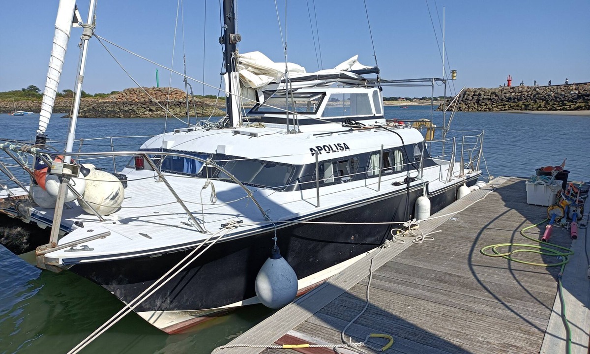 L'Epine Boat Rental | "Falbala Experience liveaboard catamaran