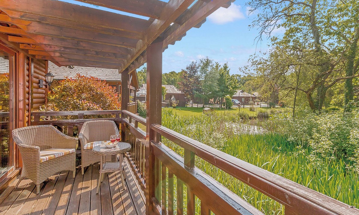 Tilford Ski Chalet | Falkner Watersedge Lodge