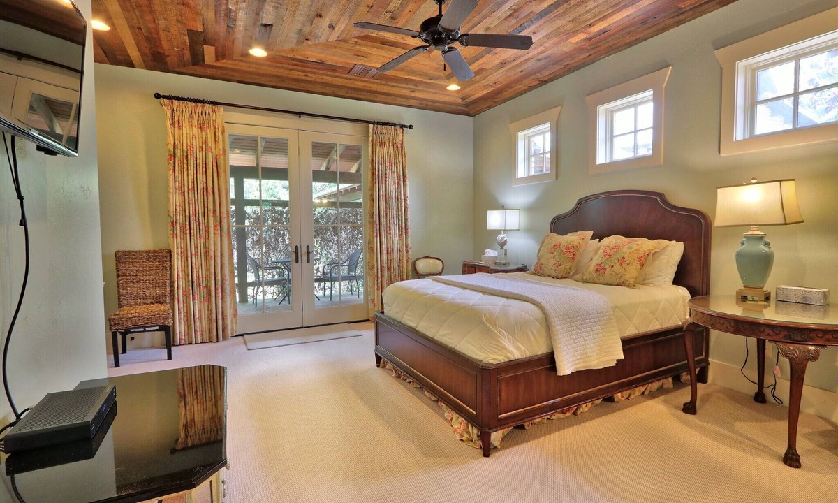 Buda House | Fall Creek Vineyards Chardonnay Room