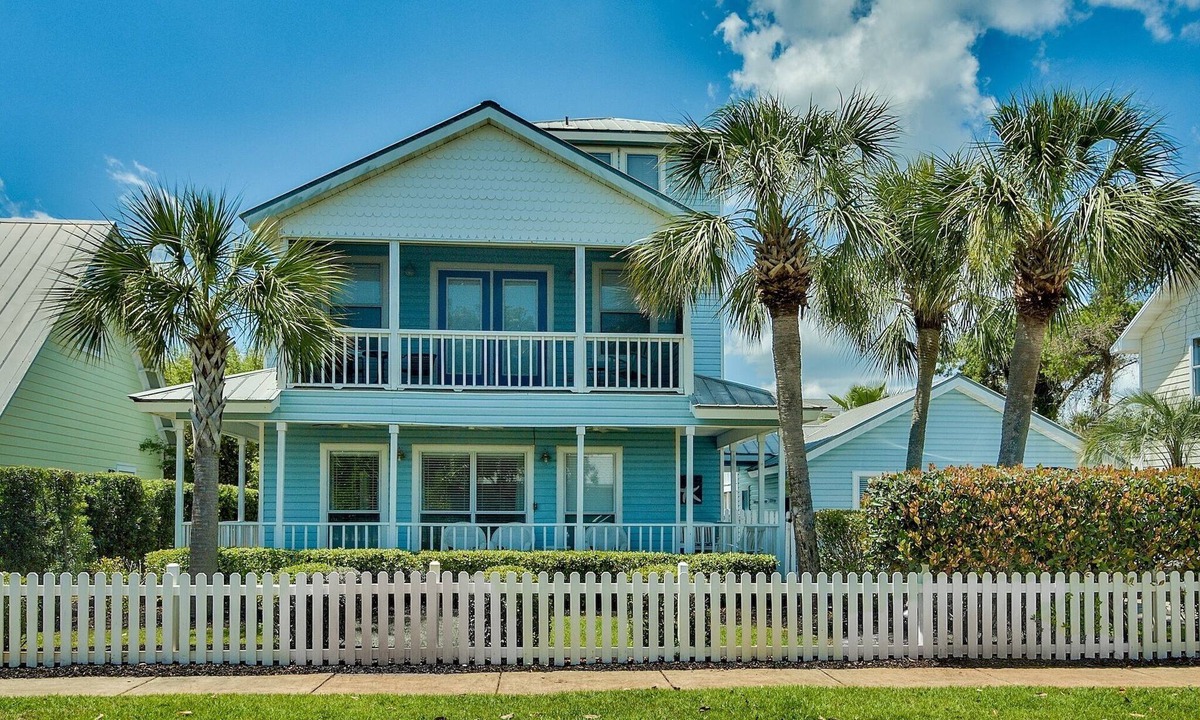 Clipper Cove House | FALL & HOLIDAYS Available! 5 bdrm, 4 bath - Private Pool, Lounge&Dining Area