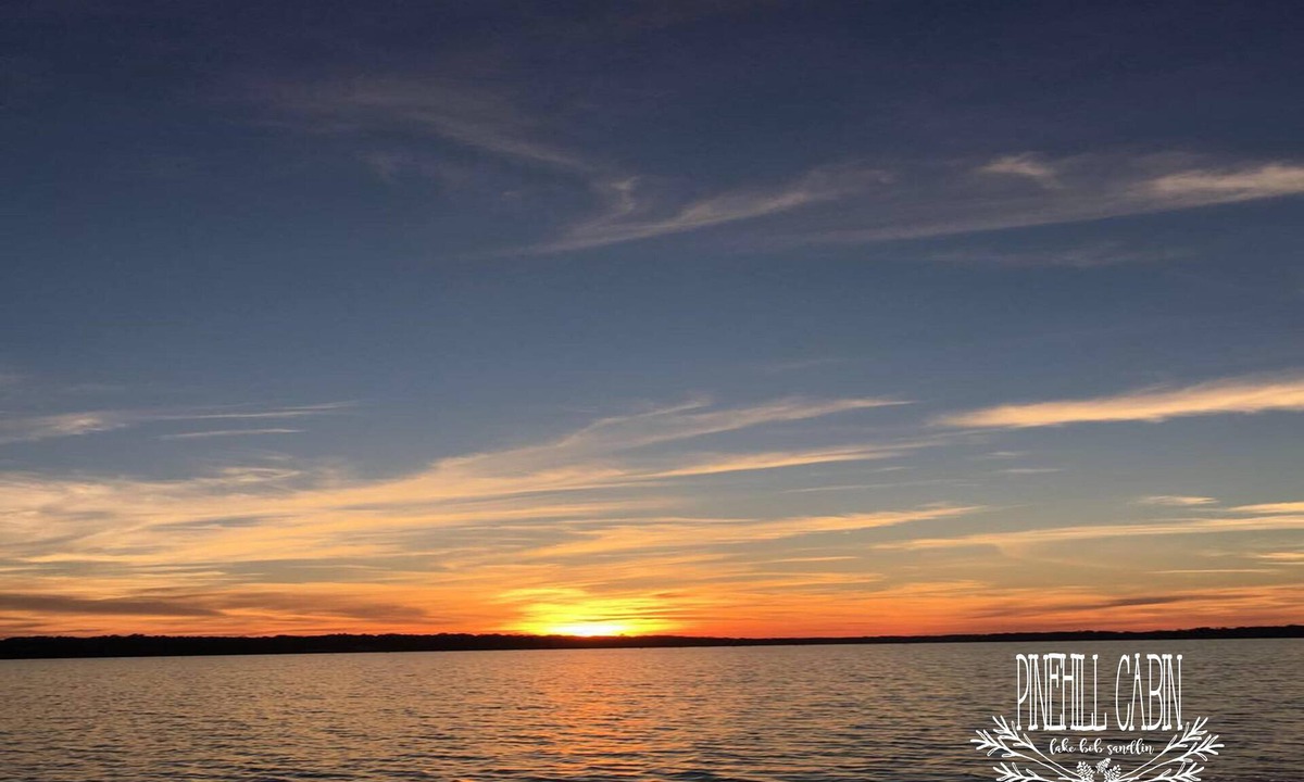 Whispering Hills Cabin | FALL SPECIAL BOOK A WEEKEND RENTAL ADD THUR OR SUN FREE!