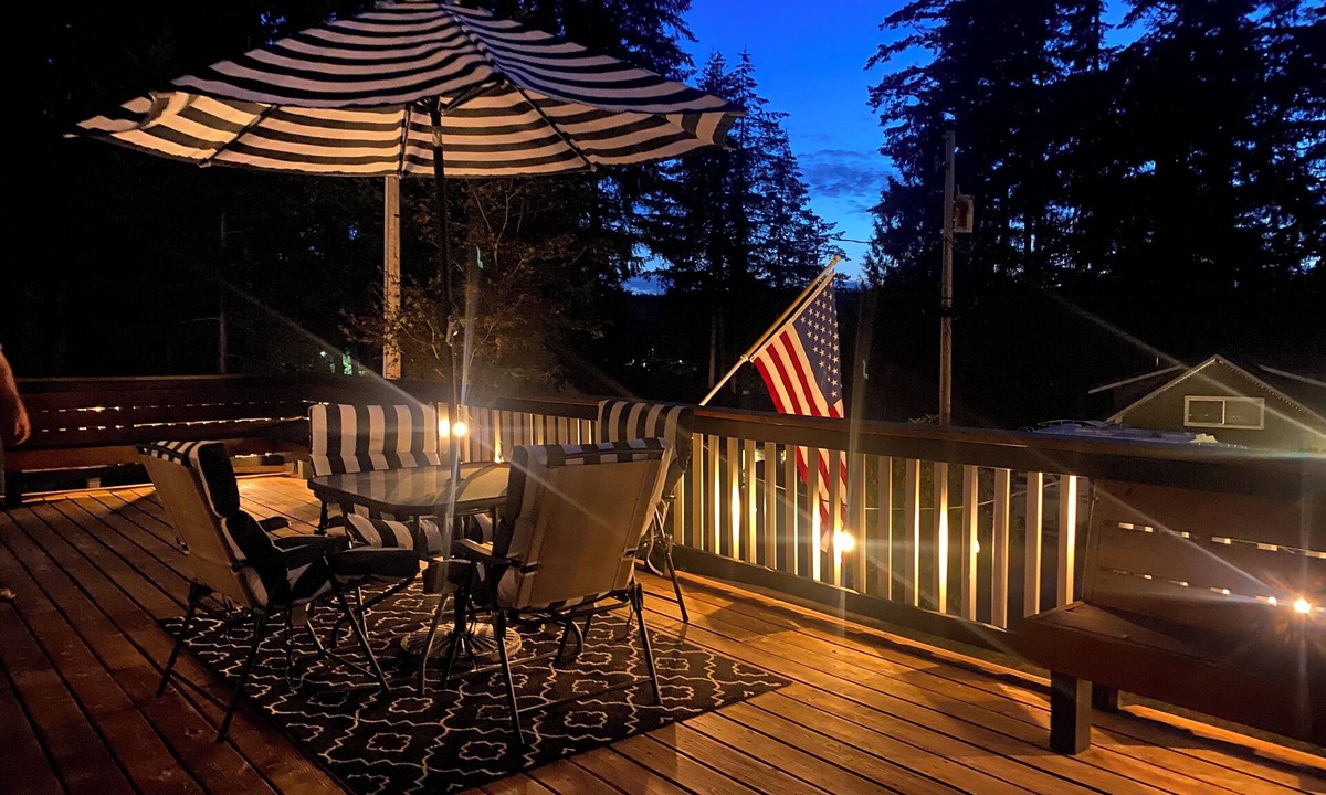 Allyn-Grapeview House | Fall Treasure Island Getaway Special