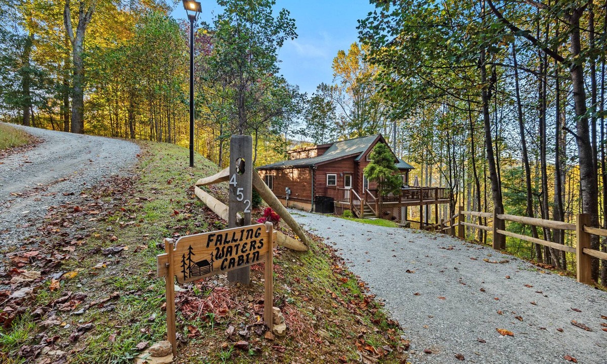 Banner Elk Cabin | Falling Waters - hot tub, game table, views!