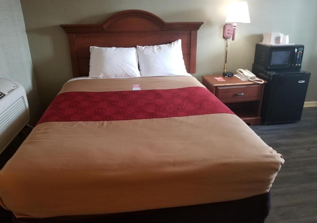 Newton Falls Hotel | FALLS INN